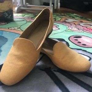 Naturalizer Mustard Loafer sz 7